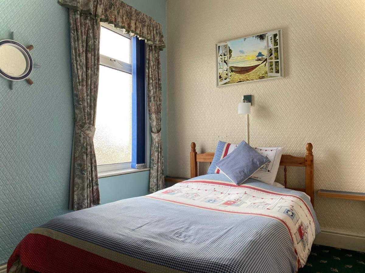 Cumbria Guest House リザム・セント・アンズ エクステリア 写真