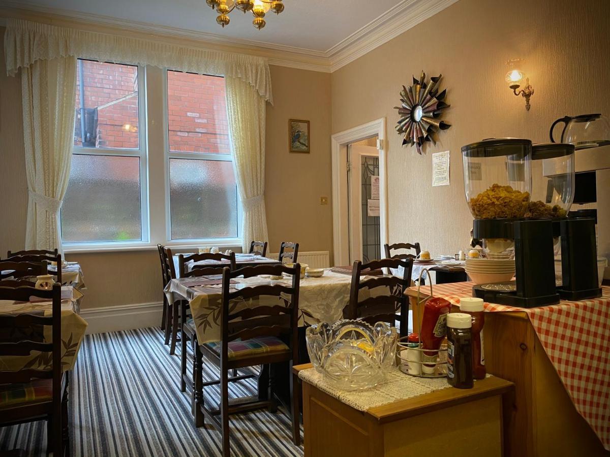 Cumbria Guest House リザム・セント・アンズ エクステリア 写真