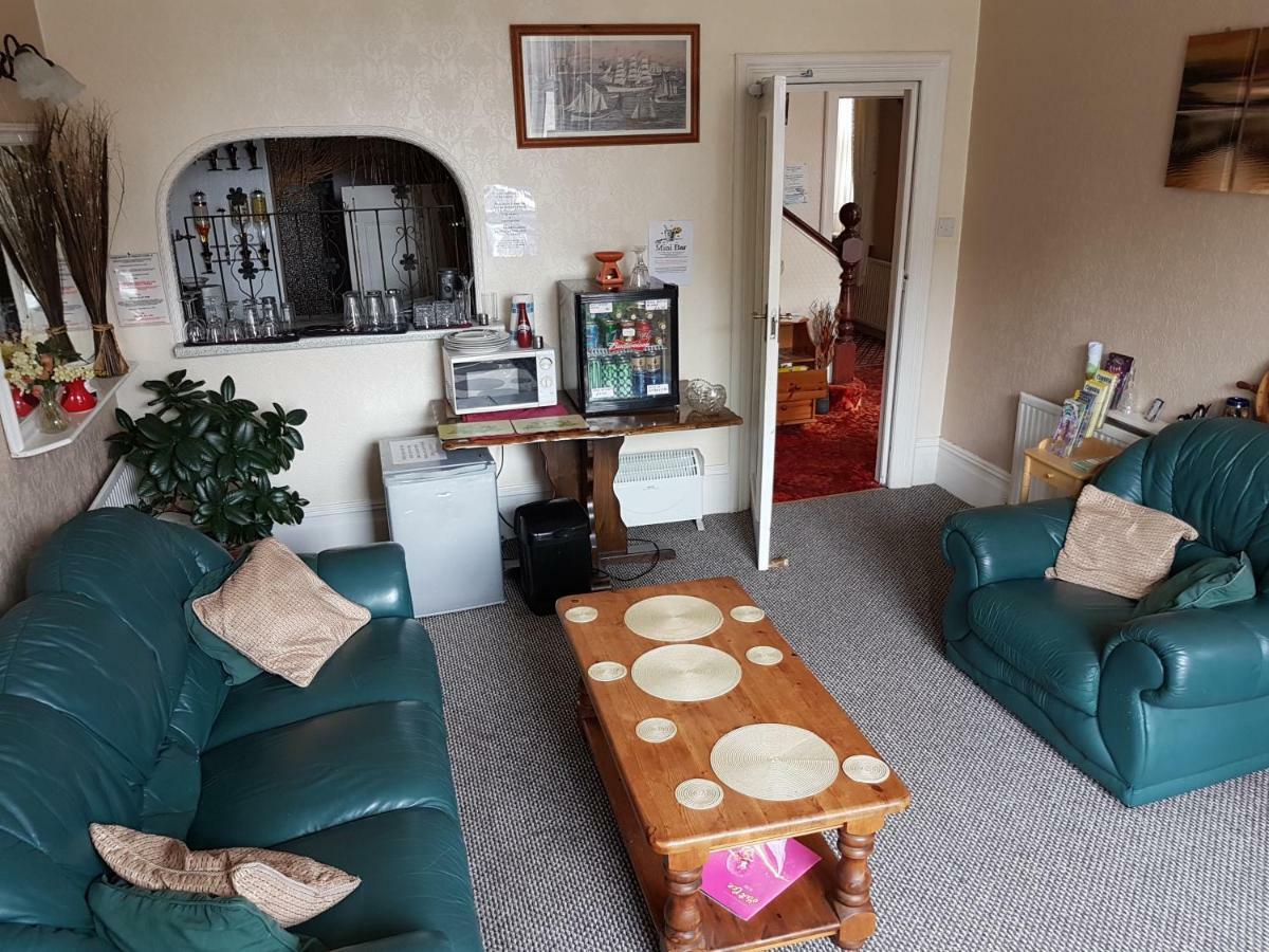 Cumbria Guest House リザム・セント・アンズ エクステリア 写真